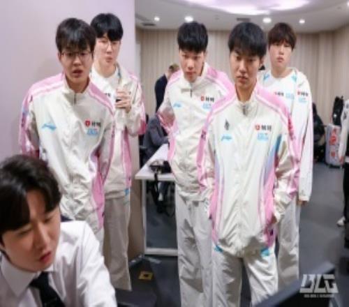 专场分析,大乐透期号,专家质合推,香港赛马场,赛程安排,赛果查询,马匹资料,赛事动态