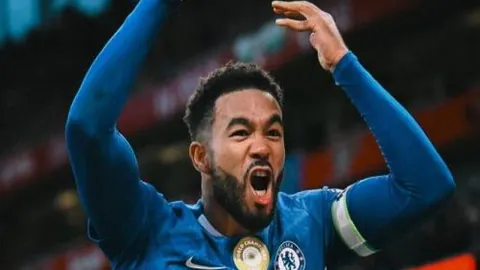 德约赛场上与裁判冲突，指责裁判过于严苛执规