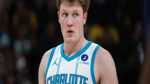 德媒称诺伊尔盛赞乌尔比希适应力胜过前队友努贝尔